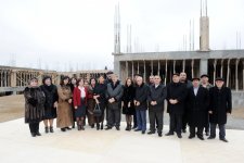 Birinci xanım Mehriban Əliyeva Xəzər rayonunda təmiri və əsaslı surətdə yenidən qurulması nəzərdə tutulan bir sıra obyektlərdə olub (FOTO)